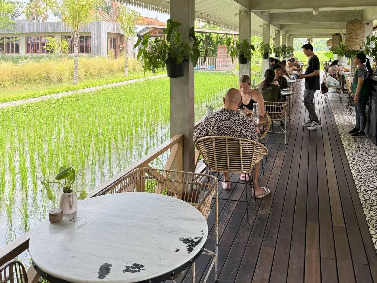 NooK Bali 稻田餐廳 秘製黑漢堡+新鮮果汁